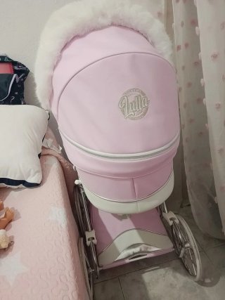 Carrito de bebé rosa para muñecas