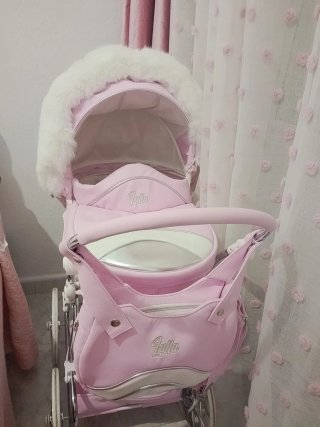 Carrito de bebé rosa para muñecas