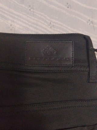 Pantalón Fornarina raso con etiqueta