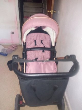 Cochecito bebé niña rosa