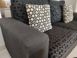Sofá cama amplio y cómodo