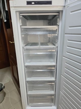 Congelador vertical blanco