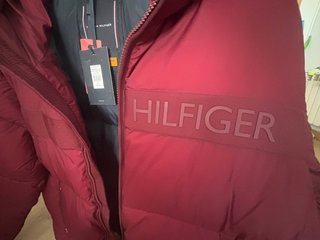 Cazadora Tommy Hilfiger acolchada  color granate