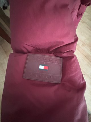 Cazadora Tommy Hilfiger acolchada  color granate