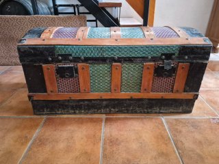 Baúl antiguo decorativo, para restaurar