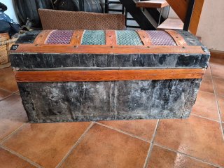 Baúl antiguo decorativo, para restaurar