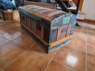 Baúl antiguo decorativo, para restaurar