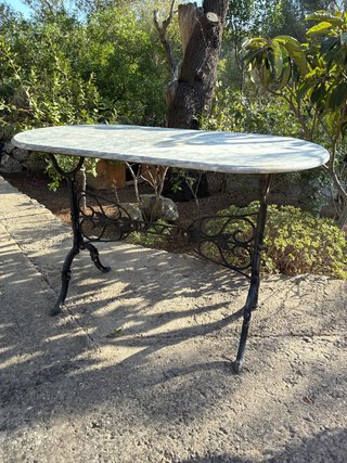 Mesa antigua pie de máquina de coser, mármol