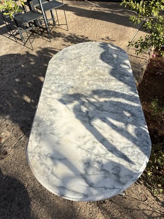 Mesa antigua pie de máquina de coser, mármol