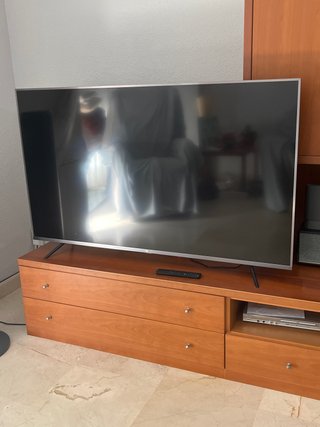Televisión Xiaomi 55 con borde plateado