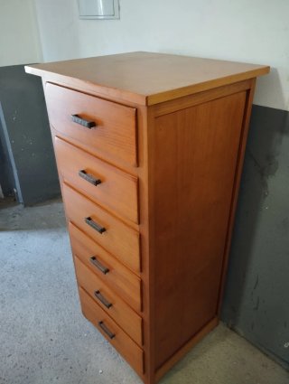 Cómoda de madera maciza