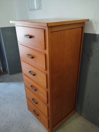Cómoda de madera maciza