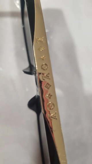 Gafas de sol Louis Vuitton negras y doradas