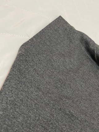 Top Mango cuello alto sin mangas gris