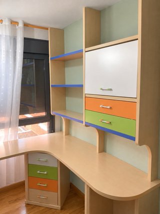 Habitación juvenil completa con colchones