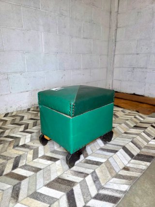 Puf Art Déco verde y madera oscura