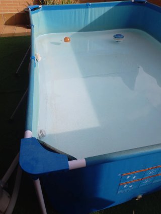 Piscina familiar azul