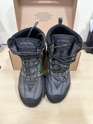Botas de montaña Boreal negras y grises