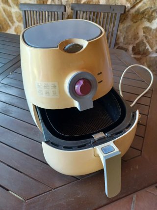 Freidora de aire Philips color crema