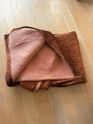 Colcha cama matrimonio oscura de terciopelo