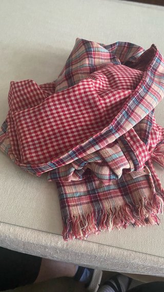 Pañuelo de cuadros con flecos