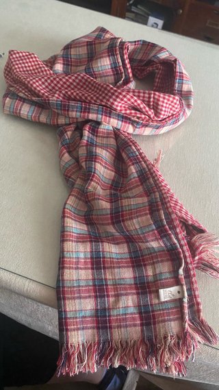 Pañuelo de cuadros con flecos