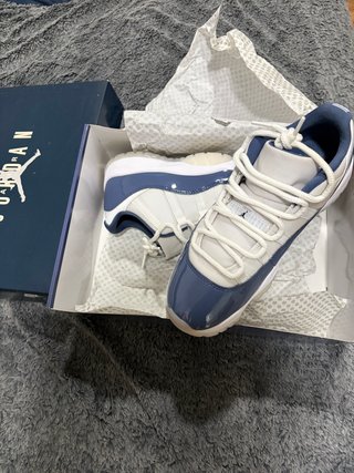 Air Jordan 11 Low Azul y Blanco