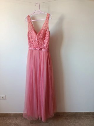 Vestido rosa con lentejuelas y tul