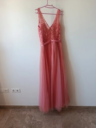 Vestido rosa con lentejuelas y tul
