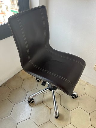 Silla de escritorio con ruedas y altura regulable