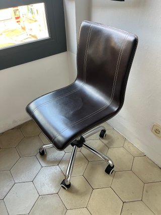 Silla de escritorio con ruedas y altura regulable
