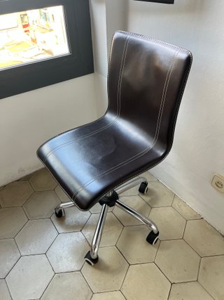 Silla de escritorio con ruedas y altura regulable