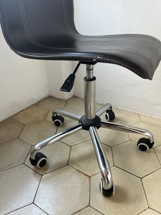 Silla de escritorio con ruedas y altura regulable