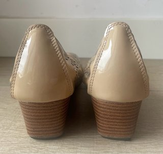 Zapatos cuña beige