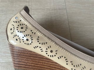 Zapatos cuña beige