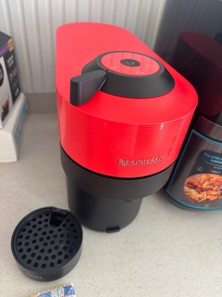 Cafetera Nespresso Roja y Negra