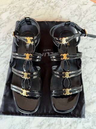 Sandalias Celine Negras Charol Tacón Bajo