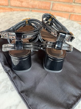 Sandalias Celine Negras Charol Tacón Bajo