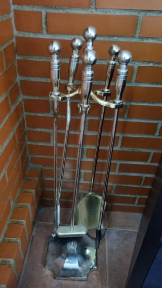 Juego de chimenea dorado y plateado