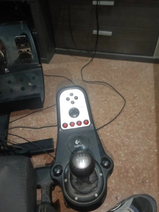 Play Seat Logitech con Pedales y Volante