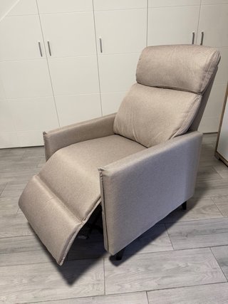 Sillón de tela beige nuevo