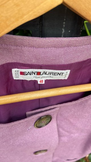 Americana YSL sin cuello, botones joya