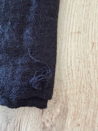 Pañuelo negro con flecos