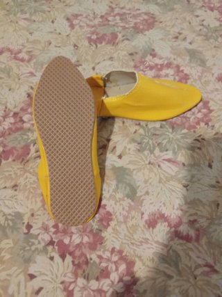Babuchas amarillas bordadas