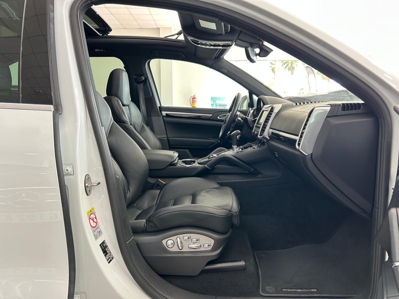 Porsche Cayenne 2015, foto 28