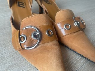 Zapatos de tacón elegantes