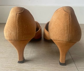 Zapatos de tacón elegantes