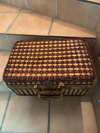 Cesta de picnic con accesorios