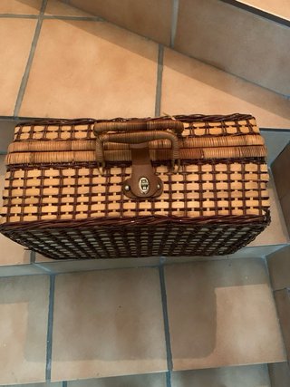 Cesta de picnic con accesorios