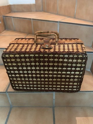 Cesta de picnic con accesorios